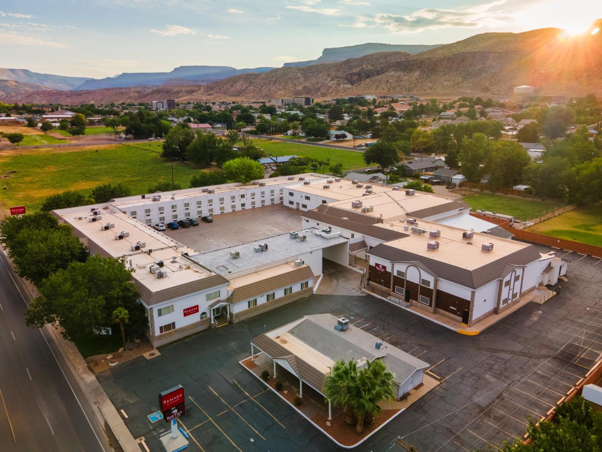 Ramada By Wyndham La Verkin Zion National Park Екстериор снимка