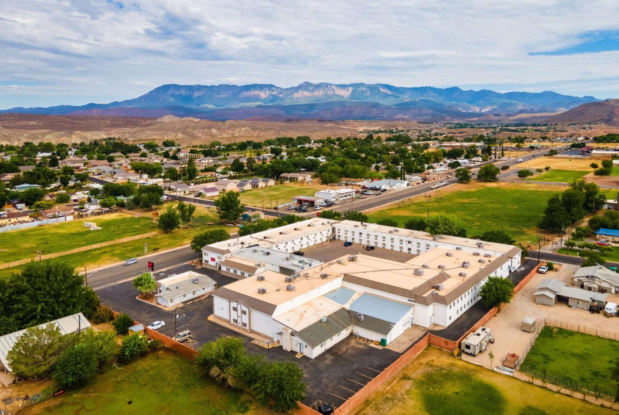 Ramada By Wyndham La Verkin Zion National Park Екстериор снимка